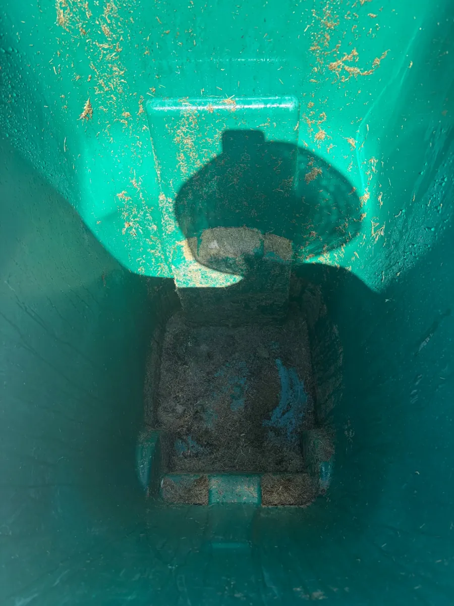 Trash bin before cleaning